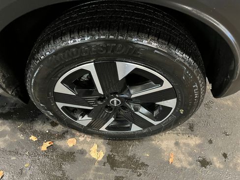 Used 2025 Nissan Kicks SV image 30