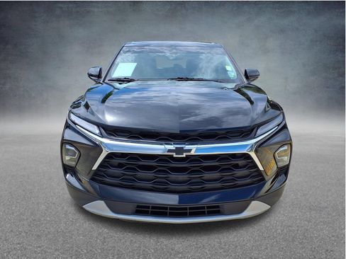 Used 2024 Chevrolet Blazer LT FWD image 2