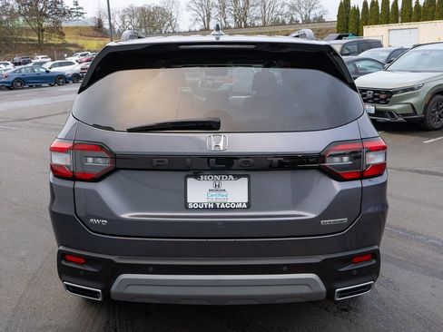 Used 2024 Honda Pilot Touring image 12