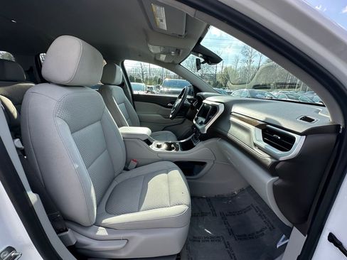 Used 2022 GMC Acadia SLE image 22