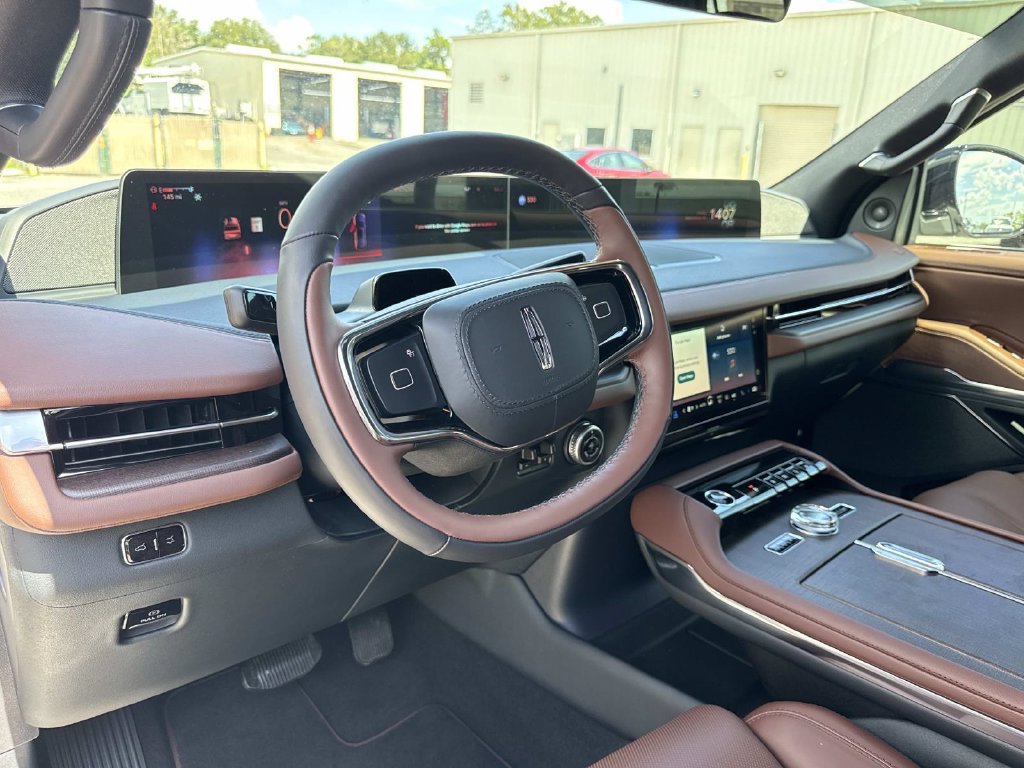 New 2026 Lincoln Navigator Reserve AWD/4WD image 36