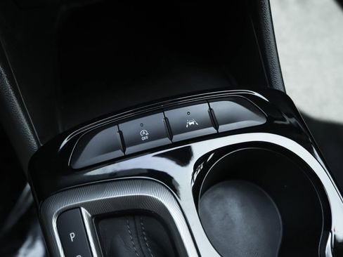 Used 2024 Buick Envista Sport Touring w/ Convenience I Package image 16