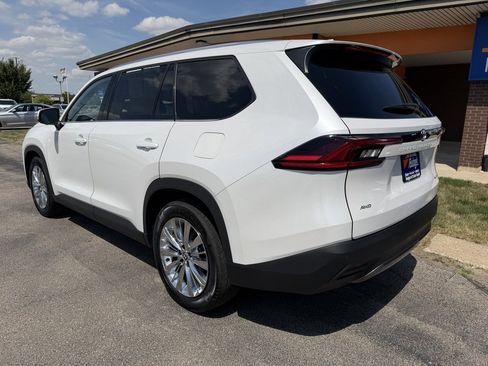 Used 2025 Toyota Grand Highlander AWD image 3