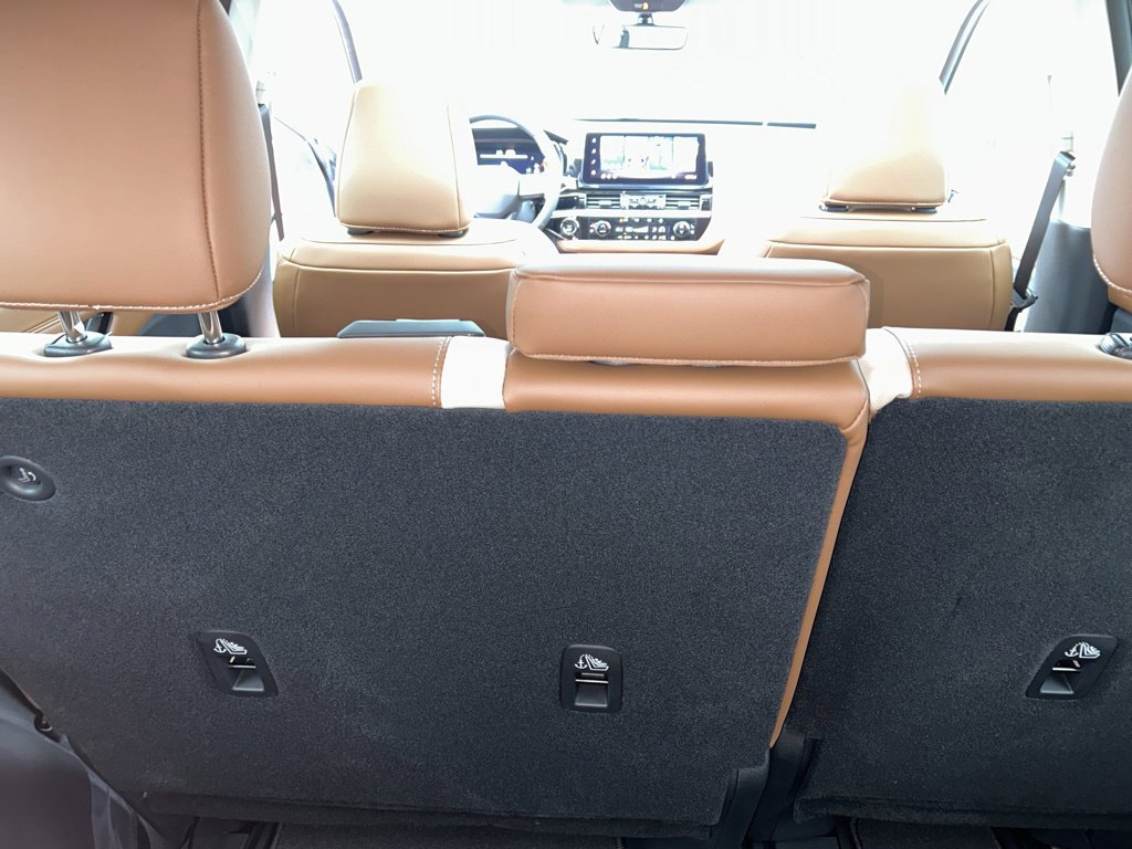 New 2026 Nissan Pathfinder Platinum w/ Cargo Package FWD image 25
