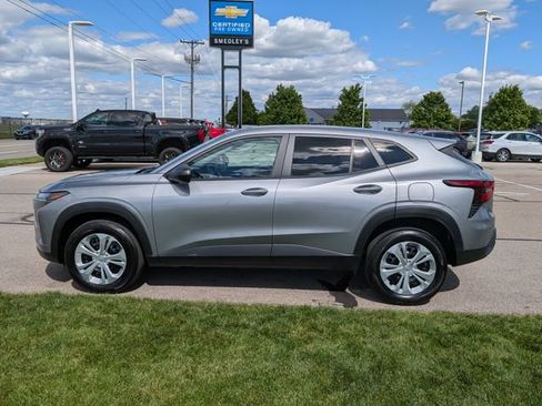 Used 2024 Chevrolet Trax LS FWD image 10