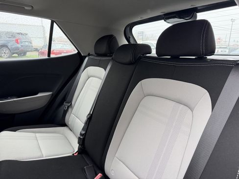 Used 2025 Hyundai Venue SEL image 28