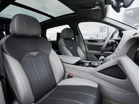 Used 2023 Bentley Bentayga Extended Wheelbase image 39
