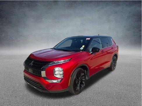 Used 2023 Mitsubishi Outlander SEL FWD image 3