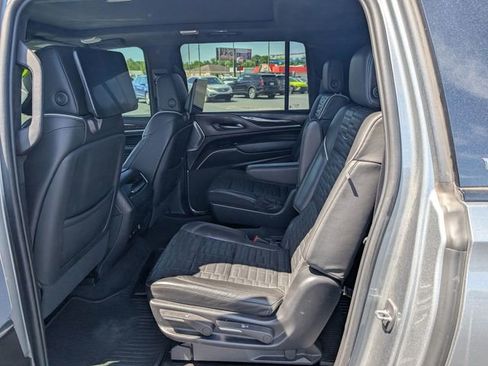 Used 2023 Cadillac Escalade ESV Sport Platinum AWD/4WD image 10