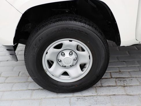 Used 2022 Toyota Tacoma SR image 38