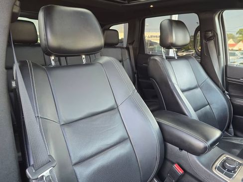 Used 2016 Jeep Grand Cherokee Limited w/ Luxury Group II AWD/4WD image 42
