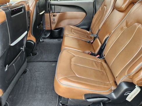 Used 2019 Chrysler Pacifica Limited w/ Advanced Safetytec Group image 30