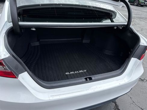 Used 2021 Toyota Camry LE image 9