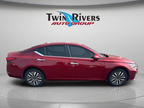 Used 2023 Nissan Altima 2.5 SV AWD/4WD image 5