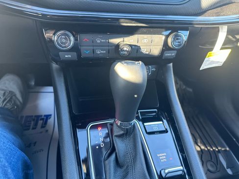 New 2026 Jeep Compass Latitude AWD/4WD image 23