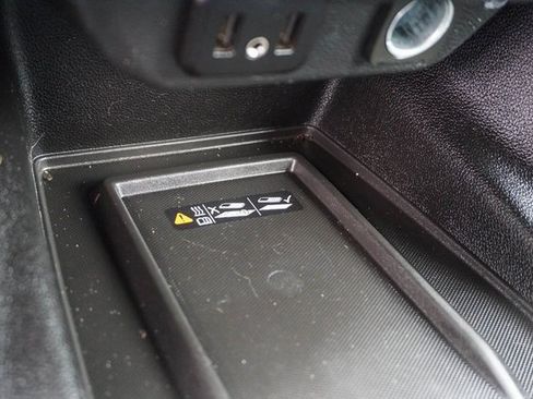 Used 2022 Chevrolet Traverse LT image 25