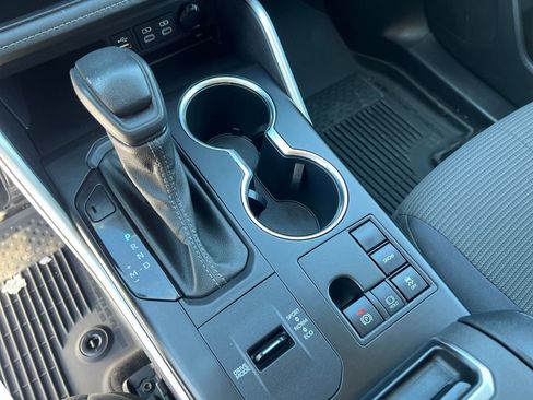 Used 2023 Toyota Highlander L image 24