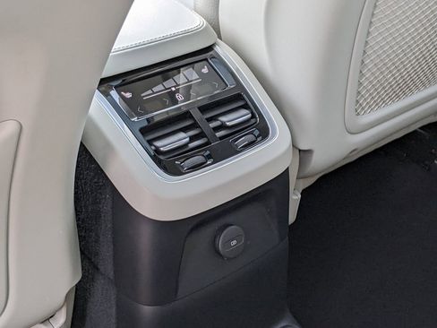 Certified 2024 Volvo XC90 T8 Core w/ Protection Package Premier image 24