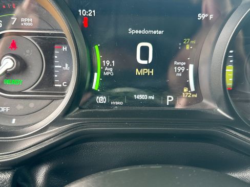Used 2025 Jeep Wrangler Unlimited Sahara AWD/4WD image 27