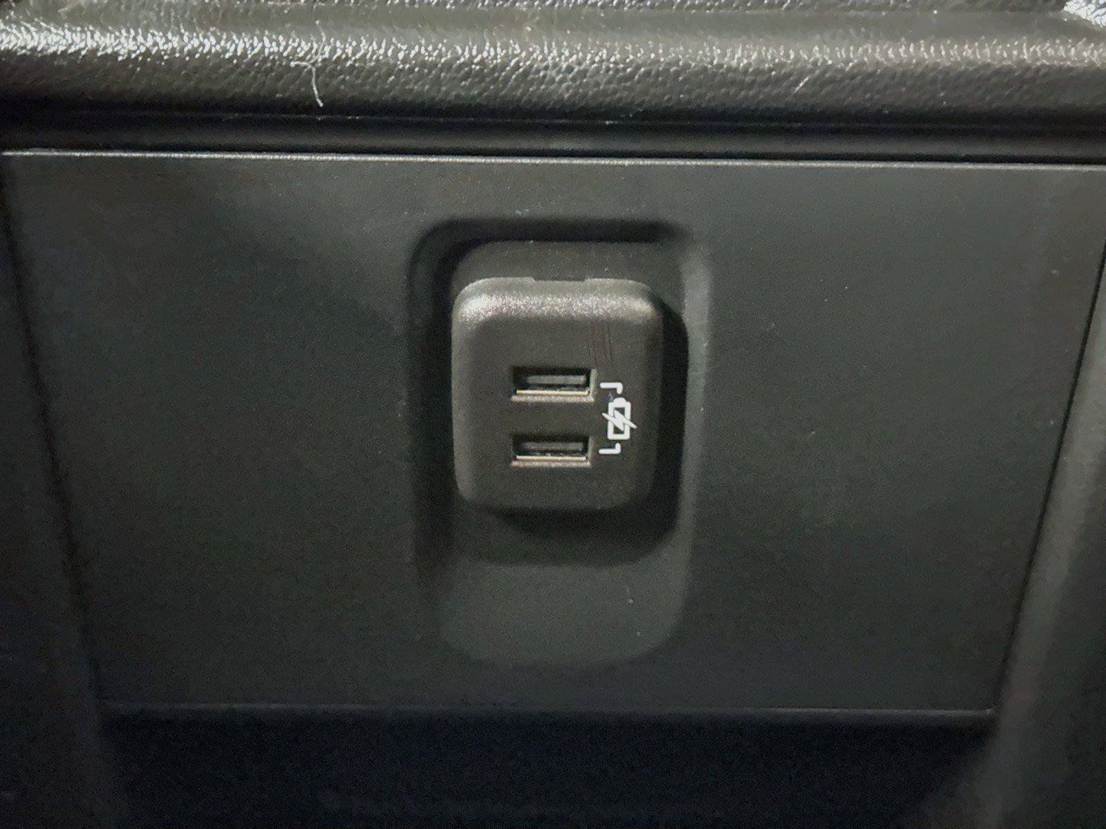 Used 2021 Chevrolet Traverse LT FWD image 35