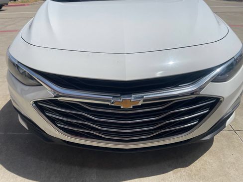 Used 2024 Chevrolet Malibu LT FWD image 2