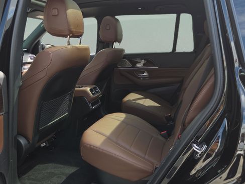 Certified 2024 Mercedes-Benz GLS 450 4MATIC image 11