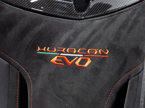 Used 2021 Lamborghini Huracan EVO RWD image 9