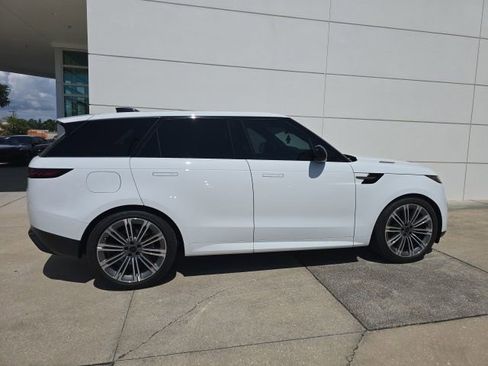 Used 2026 Land Rover Range Rover Sport SE AWD/4WD image 6