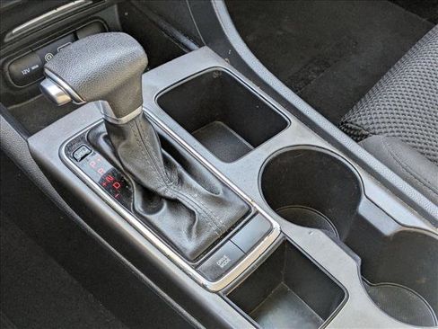 Used 2020 Kia Optima LX image 11