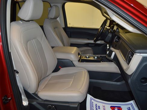 Used 2022 Ford Expedition Max Limited image 11