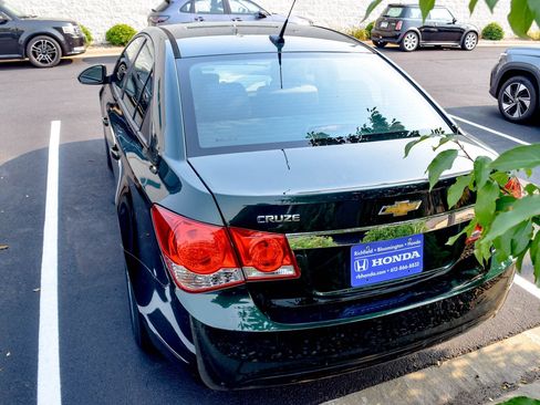 Used 2014 Chevrolet Cruze LS FWD image 16