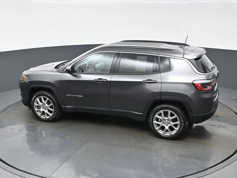 Used 2022 Jeep Compass Latitude AWD/4WD image 35