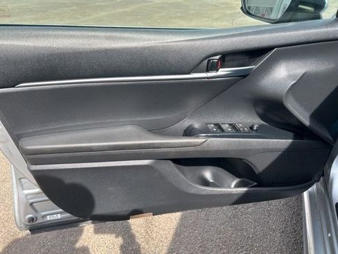 Used 2018 Toyota Camry SE image 12