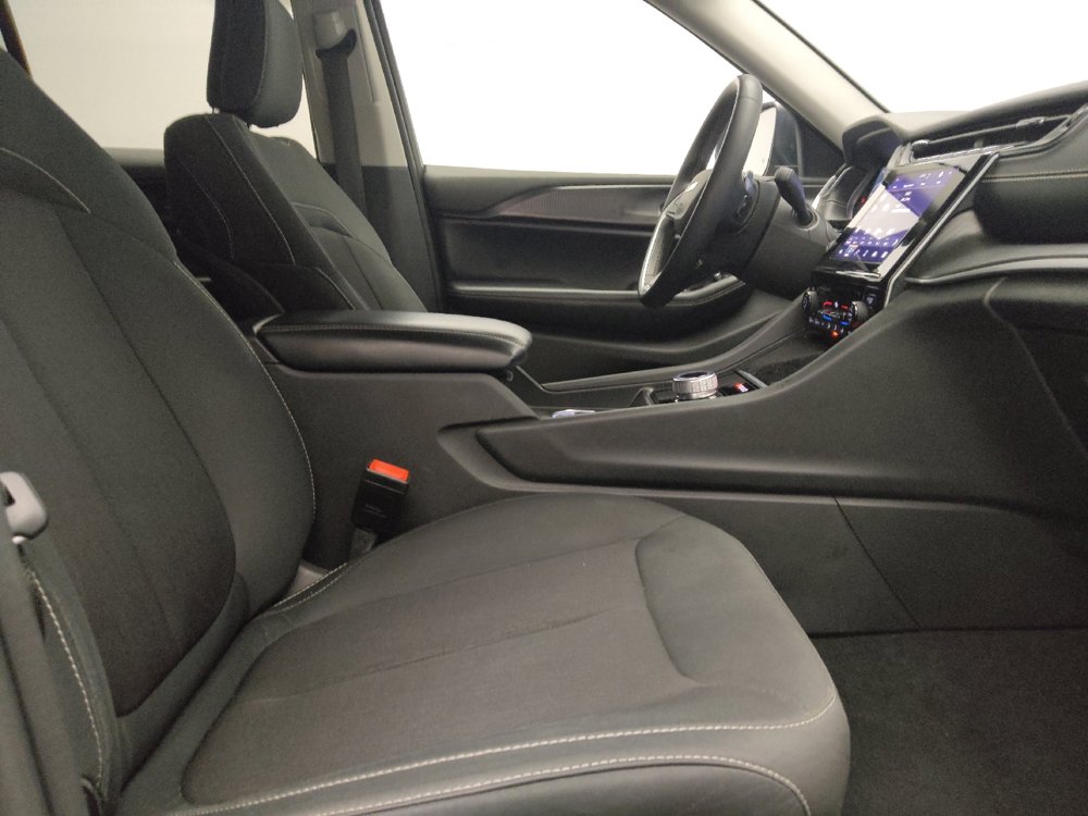 Used 2024 Jeep Grand Cherokee Laredo RWD image 21