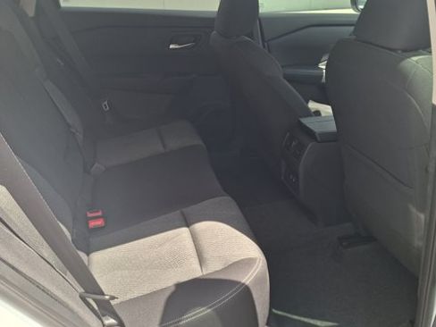 Certified 2025 Nissan Rogue SV FWD image 22