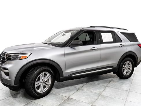 Used 2020 Ford Explorer XLT w/ Equipment Group 202A AWD/4WD image 4