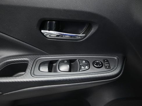 Used 2025 Nissan Versa SV FWD image 21