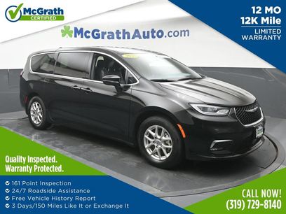Used 2025 Chrysler Pacifica Select