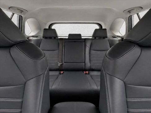 Used 2019 Toyota RAV4 XLE Premium FWD image 27