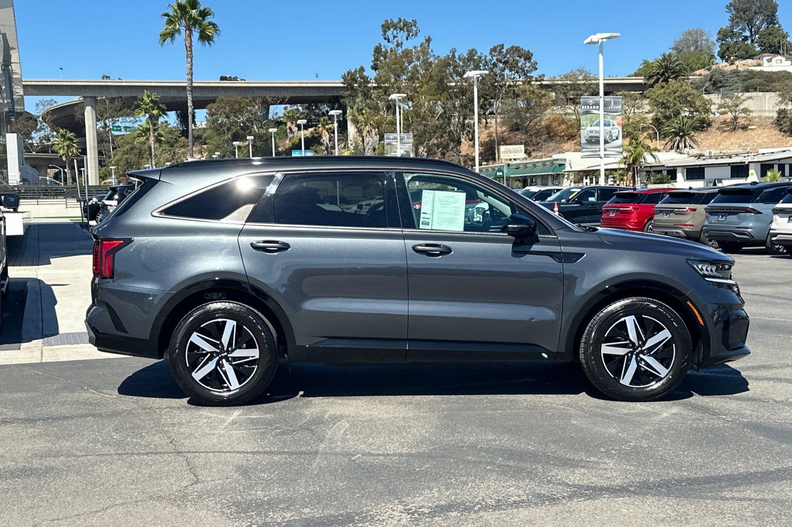 Used 2022 Kia Sorento S w/ Panoramic Sunroof Package FWD image 2