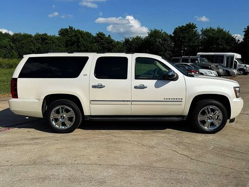 Used 2010 Chevrolet Suburban LTZ RWD image 2