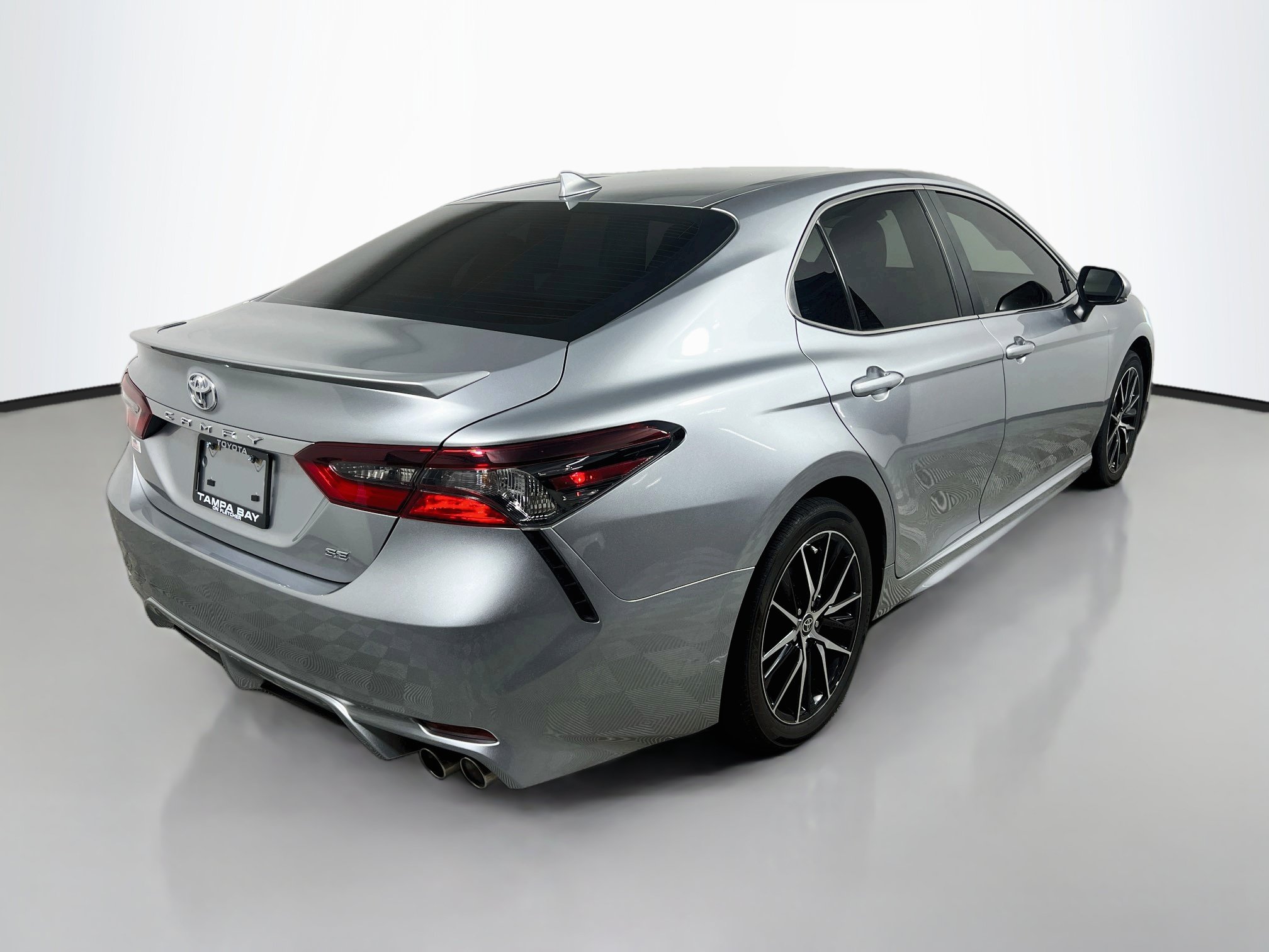 Used 2024 Toyota Camry SE FWD image 4