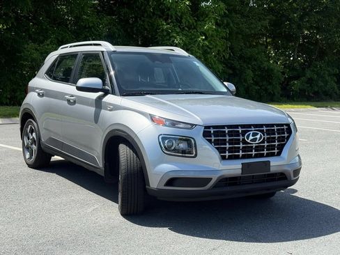 Used 2024 Hyundai Venue SEL FWD image 6