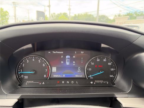 Used 2023 Ford Explorer XLT w/ Equipment Group 202A AWD/4WD image 9