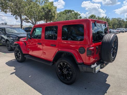 Used 2025 Jeep Wrangler Unlimited Sahara w/ Safety Group AWD/4WD image 8