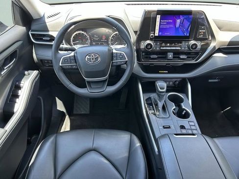 Used 2023 Toyota Highlander XLE FWD image 17