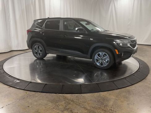 New 2026 Kia Seltos LX image 3