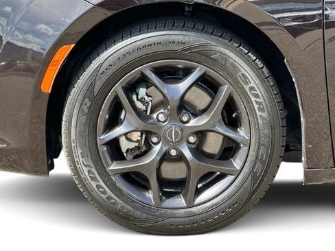 Used 2019 Chrysler Pacifica Touring-L Plus w/ S Appearance Package FWD image 8