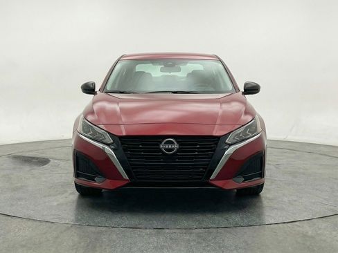 Used 2025 Nissan Altima 2.5 SV image 2