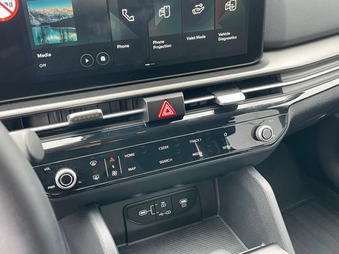 New 2026 Kia Sportage LX w/ LX Convenience Package FWD image 17